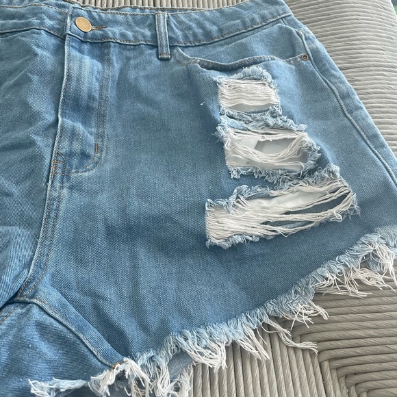 High Rise Ripped Shorts - Picture 4 of 4